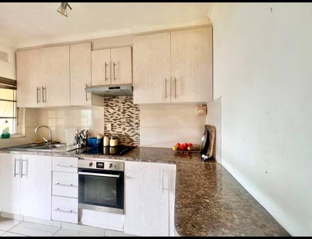 3 BEDROOM TOWNHOUSE FOR SALE IN LINCOLN MEADE